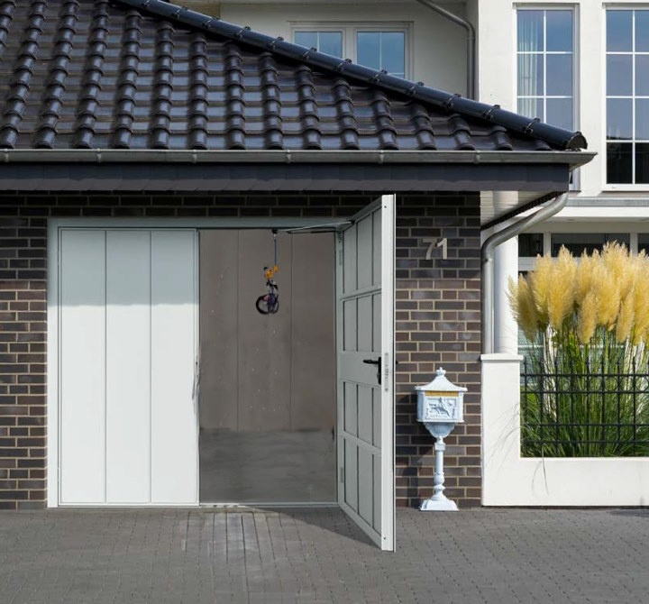 Insulated Roller Garage Door: Enhance Thermal Efficiency and Security